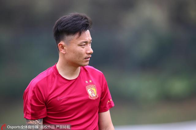 2019年9月，抖森被爆与扎威·阿什顿相恋。