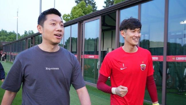 2026-03-30 《爱丁顿》曝海报 “小丑”菲尼克斯×佩爹飙戏！