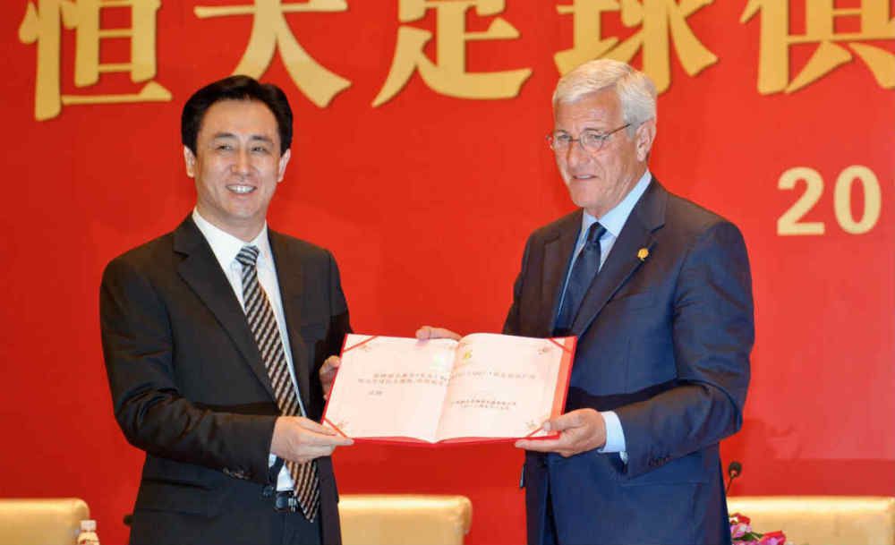 纽约举办提莫西·查拉梅模仿大赛 2024-10-28 当地时间10月27日，美国纽约，在华盛顿广场公园，纽约大学组织了一场“甜茶”提莫西·查拉梅模仿大赛。