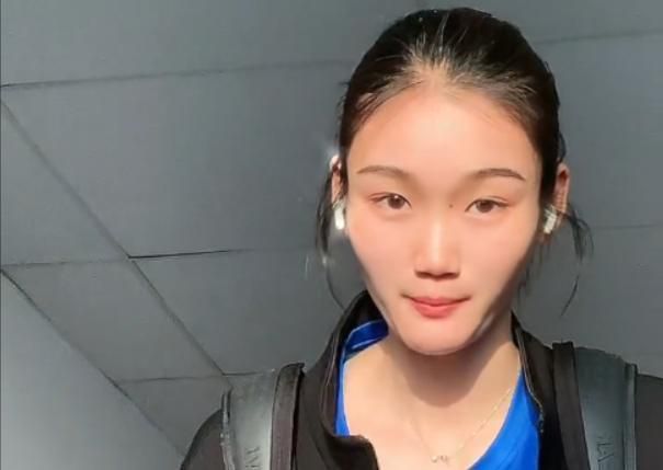 索隆化身为精灵安纳塔，“他的力量会改变一切”，各方势力汇集，邪恶尸妖降 网飞版“小时代”太顶了，再出第二季，堪比《穿普拉达的女王》！
